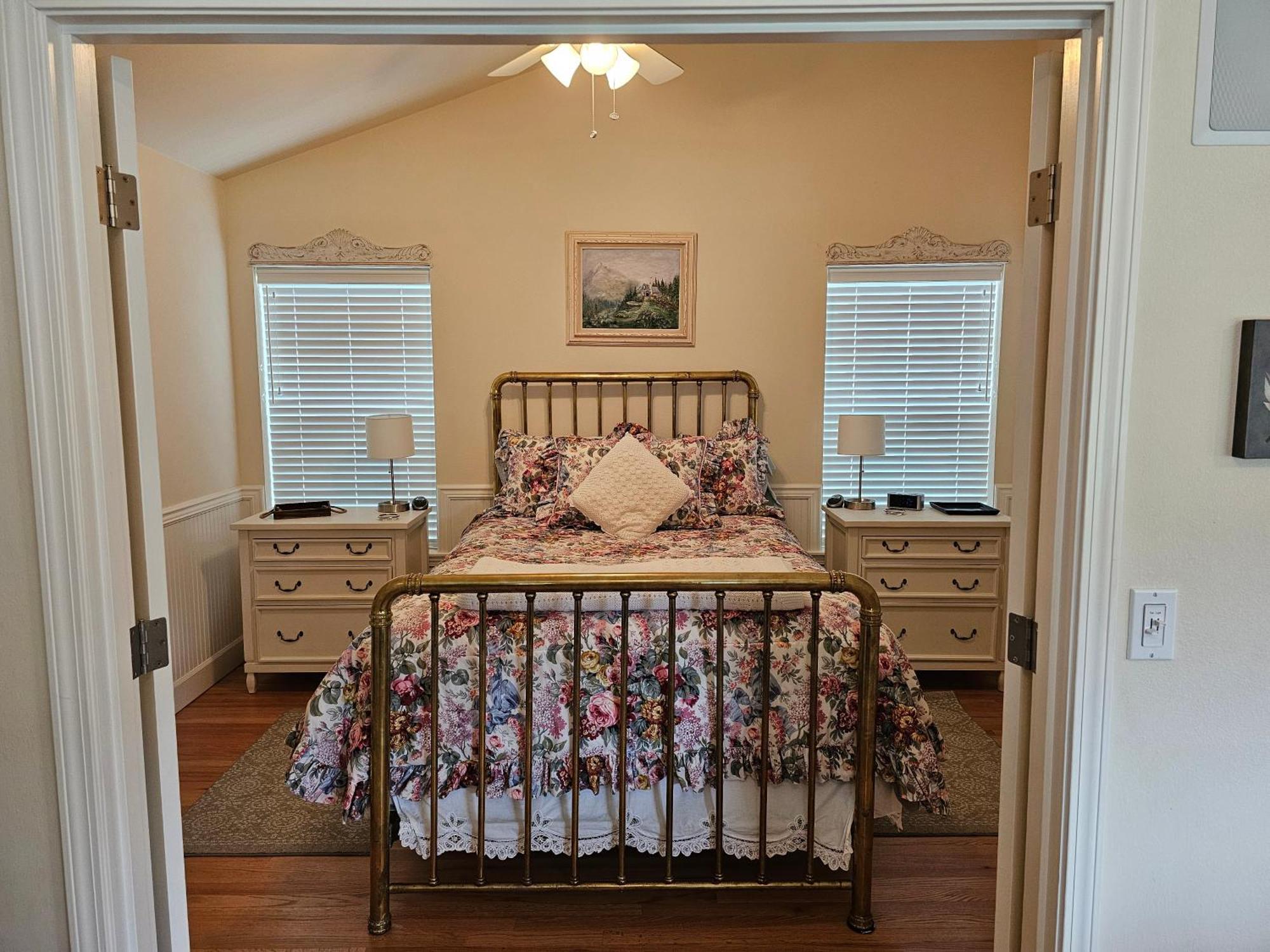 Charming, Private In *